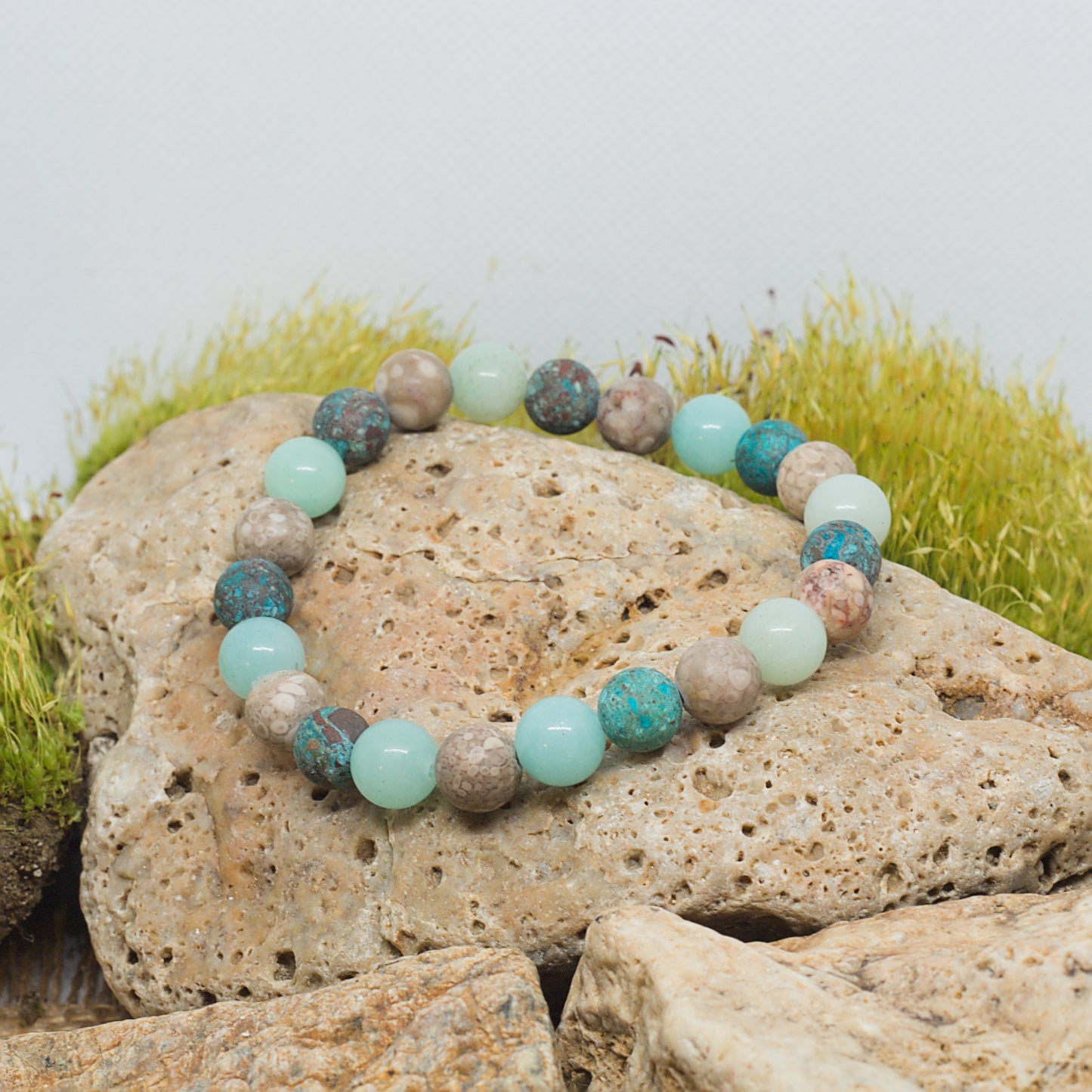 Гривна от естествени камъни