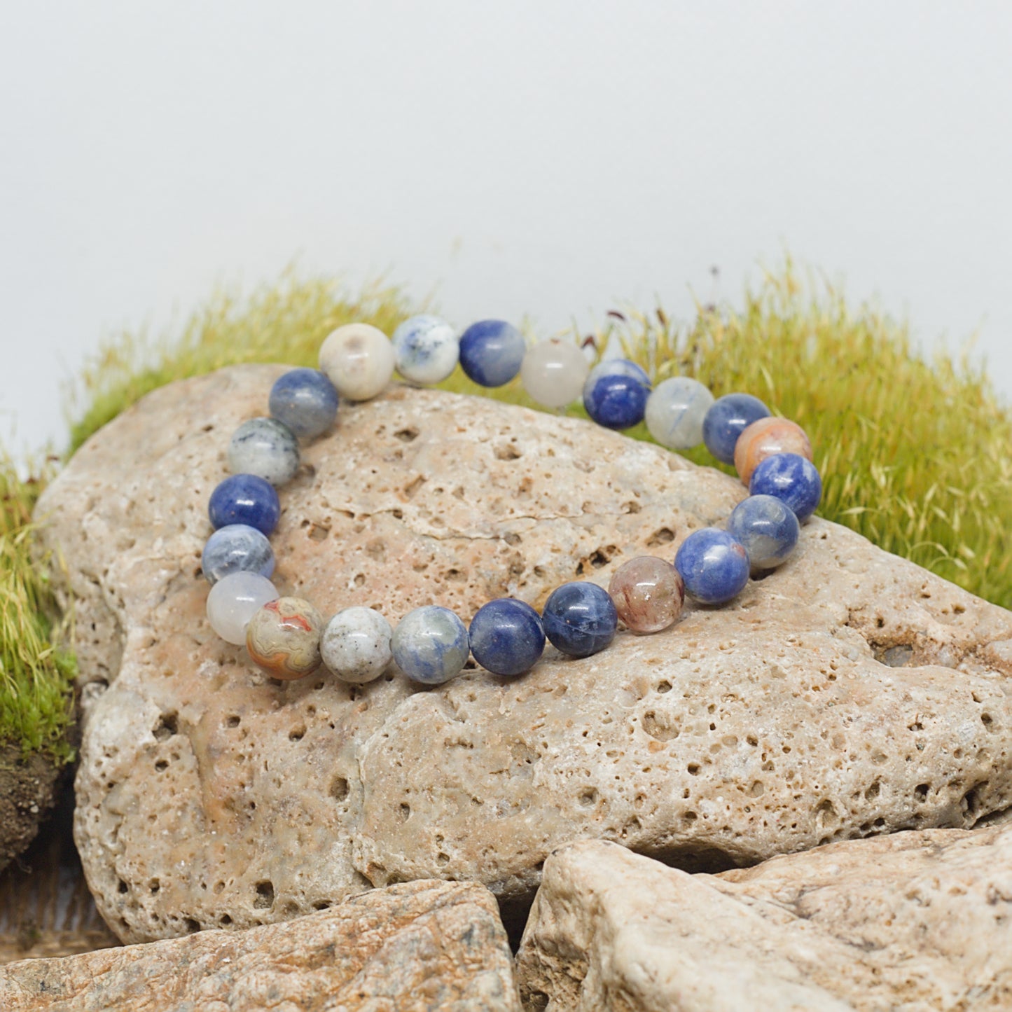 Гривна от естествени камъни