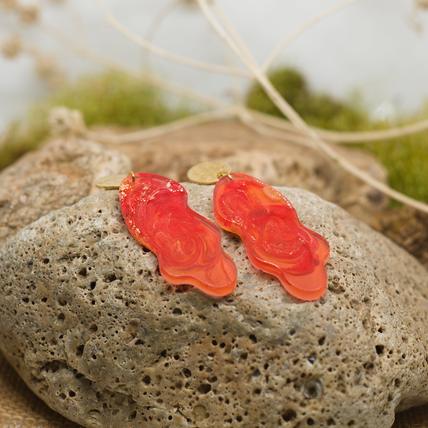 Дълги червени обеци