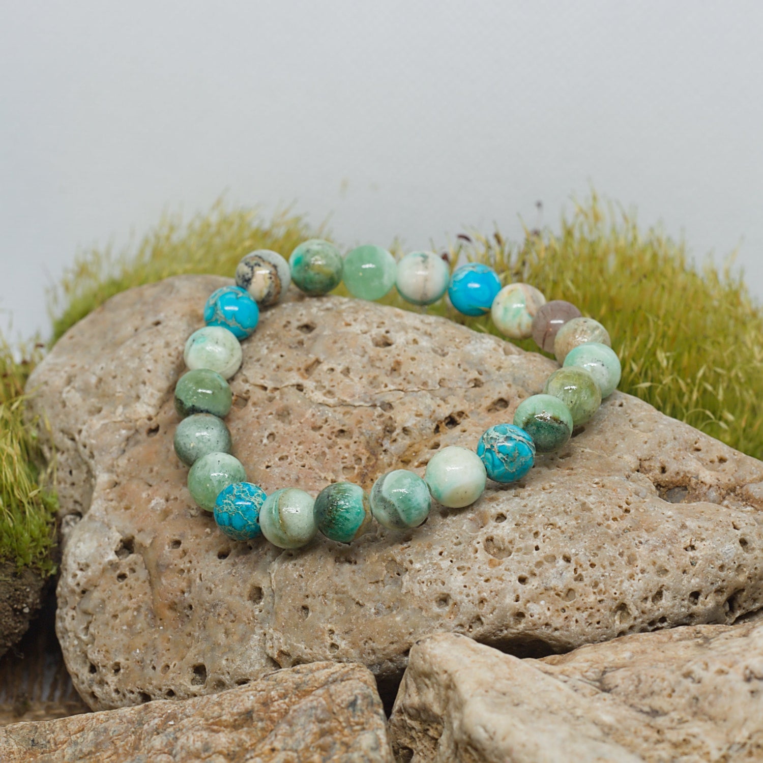 Гривни от естествени камъни