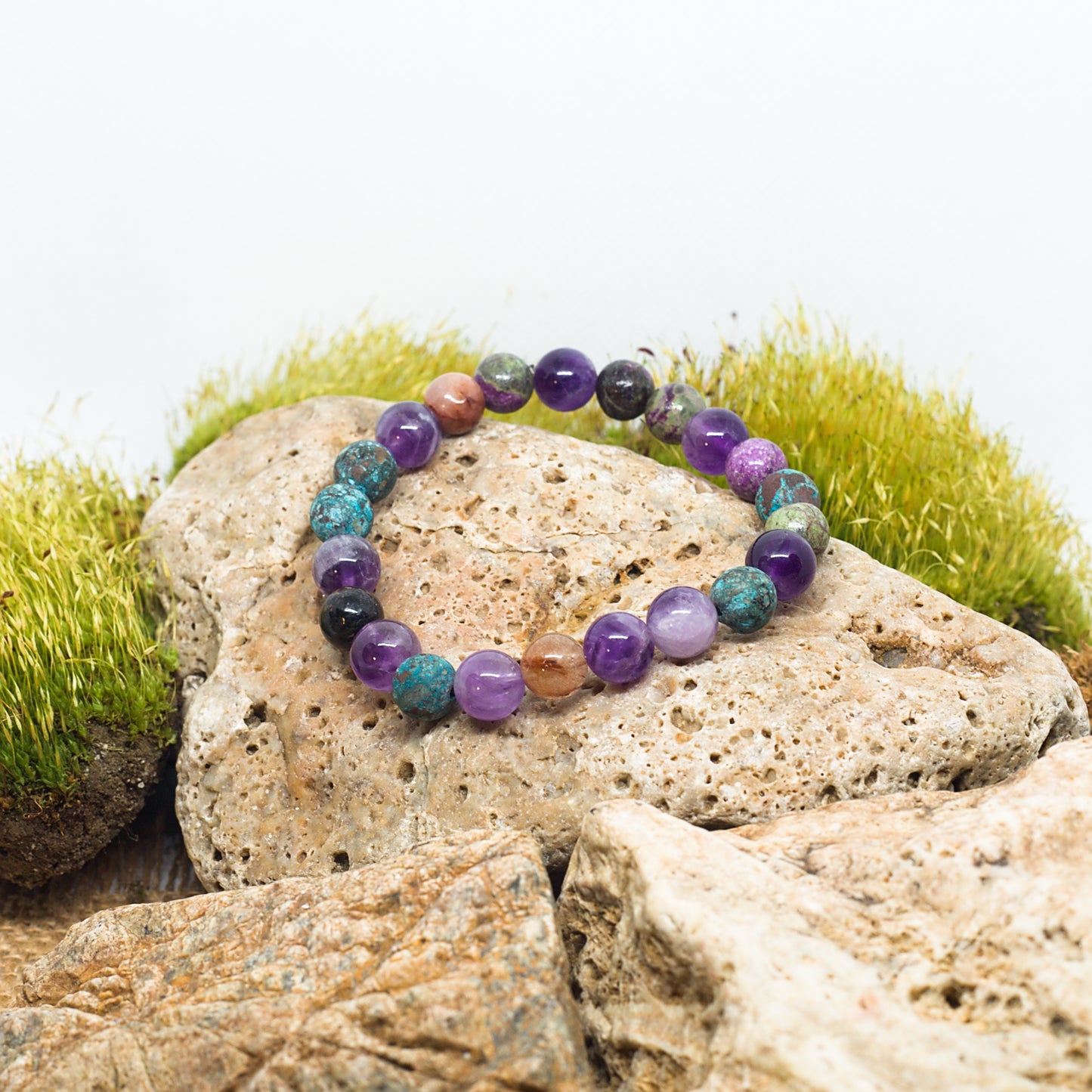 Гривна от полускъпоценни камъни