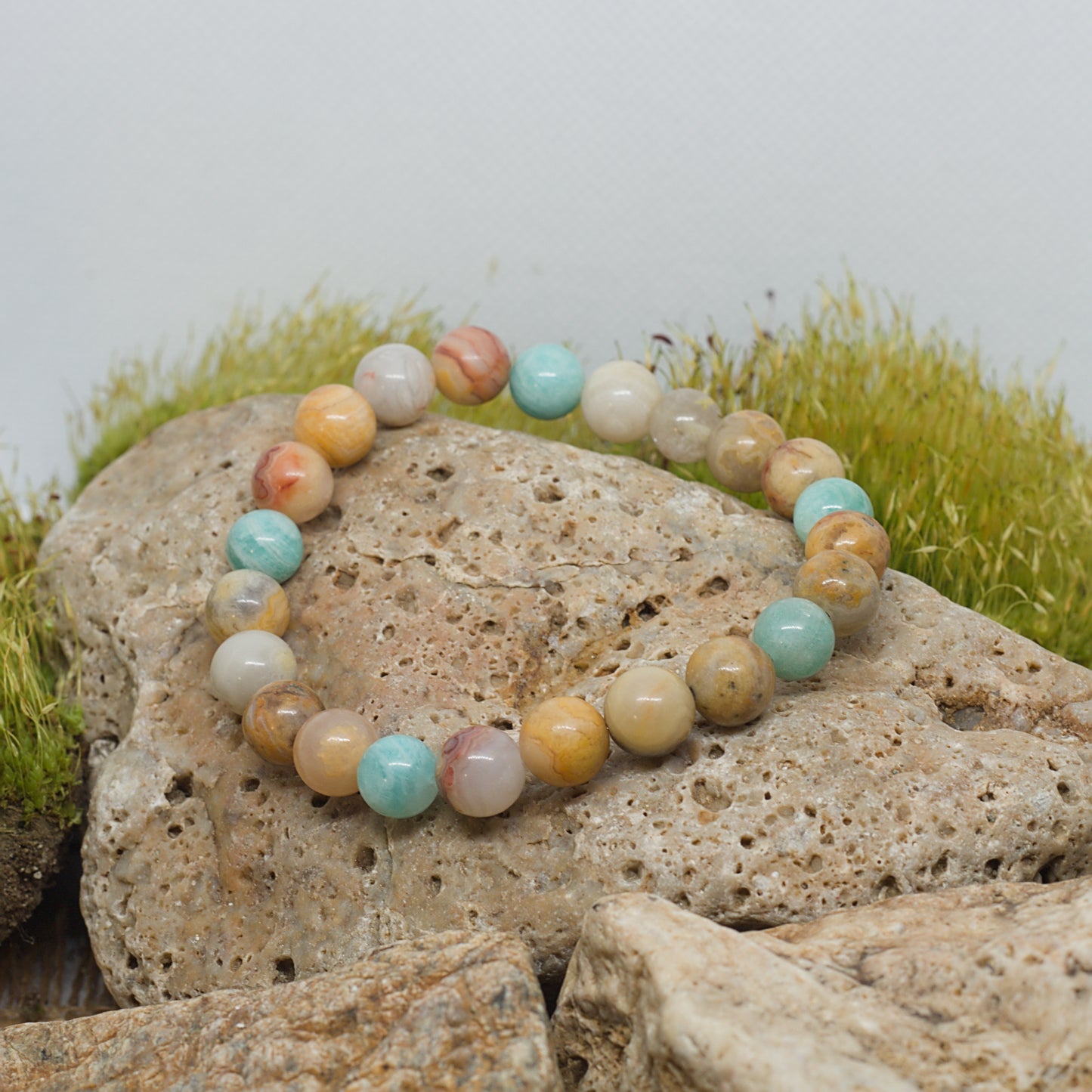 Гривна от полускъпоценни камъни