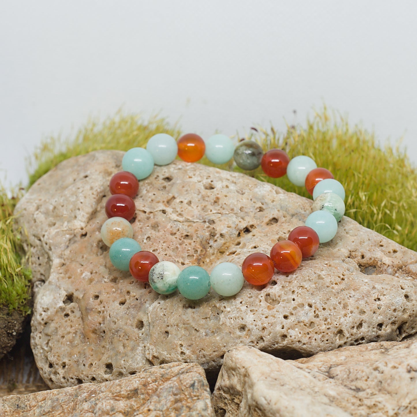 Гривна от естествени камъни