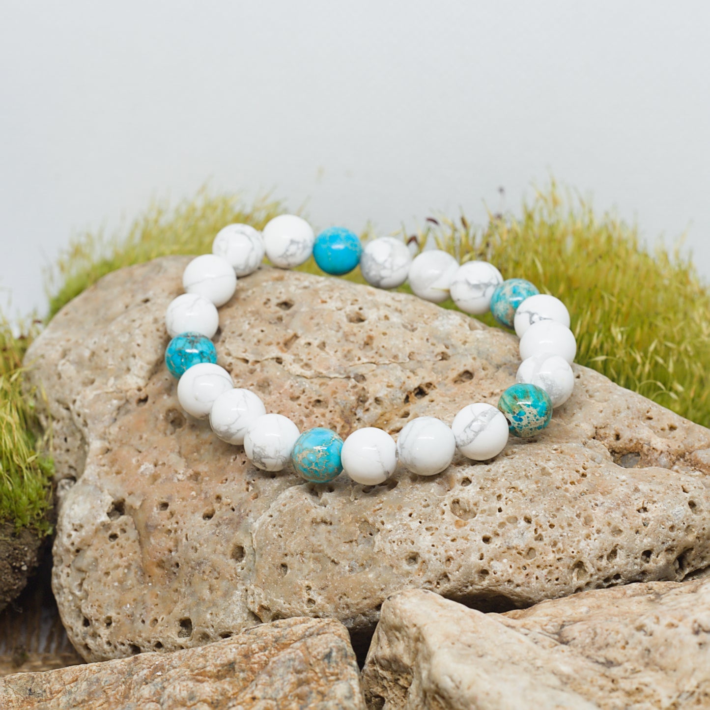 Гривна от естествени камъни