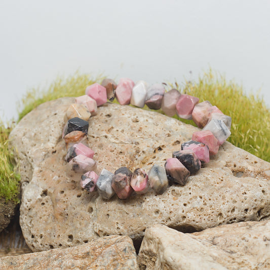 Гривна от естествени камъни