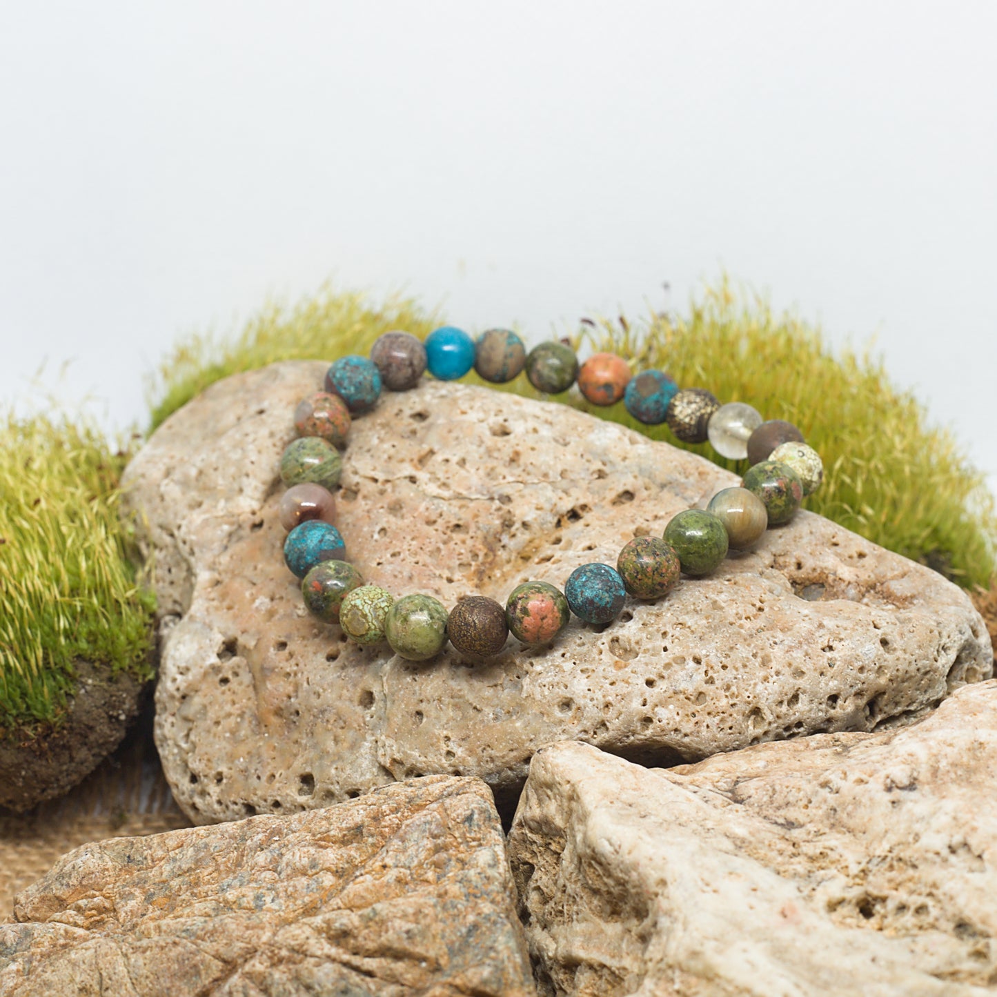 Гривна от естествени камъни