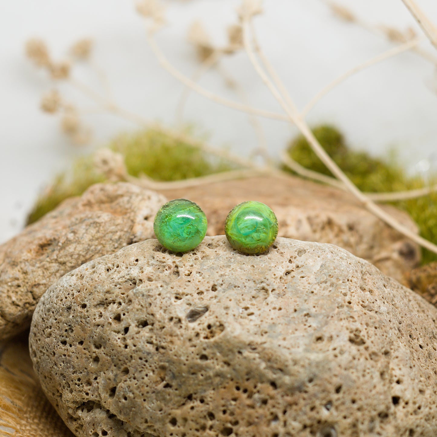 Обеци с винт